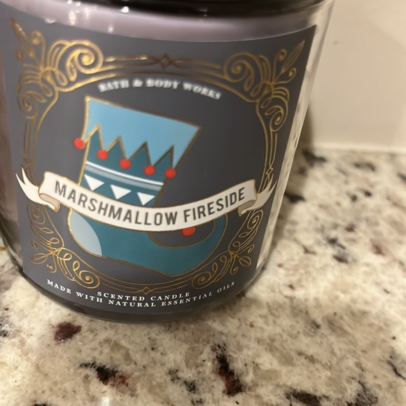 Bundle of two new bath and body works candle - Picture 3 of 7